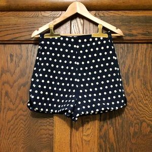 Highwaisted Shorts with Embroidery Polka Dots